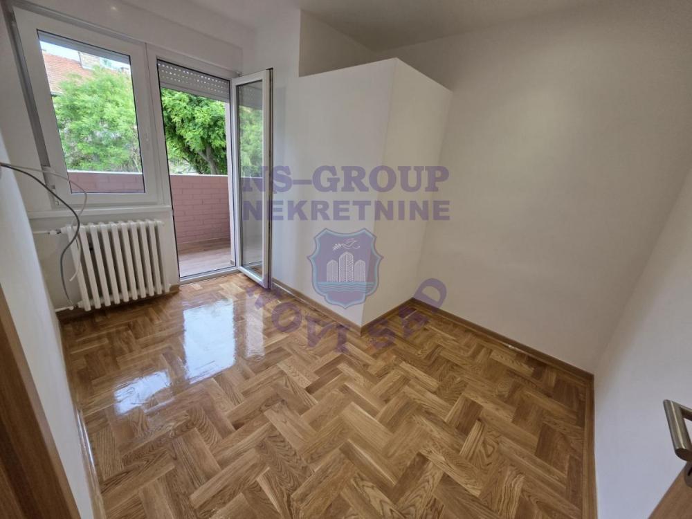 Slika 2 - Dvoiposoban, 49m2, Grbavica Novi Sad, sa terasom